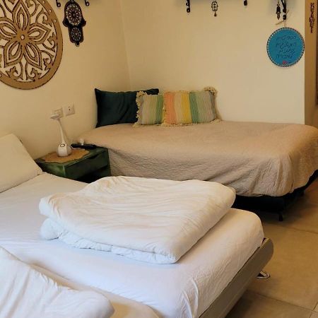 Apartamento נקודות ריפוי Tirat Carmel Exterior foto
