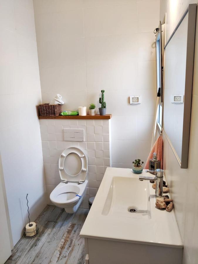 Apartamento נקודות ריפוי Tirat Carmel Exterior foto