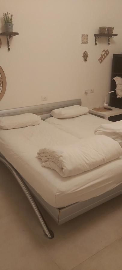 Apartamento נקודות ריפוי Tirat Carmel Exterior foto